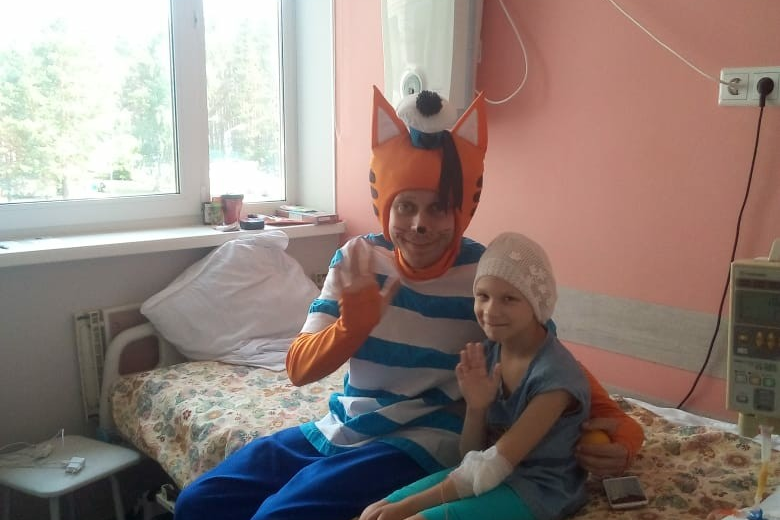 В Красноярске Дашу развлекают больничные клоуны 