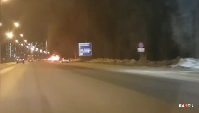 Салон автомобиля выгорел полностью Салон автомобиля выгорел полностью