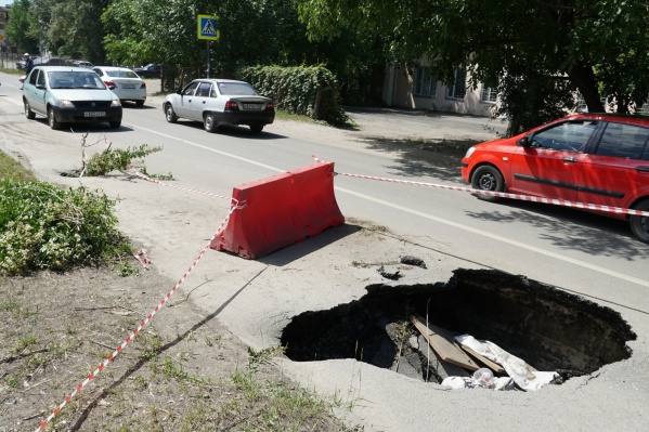 Движение по улице Содружества сейчас затруднено Движение по улице Содружества сейчас затруднено