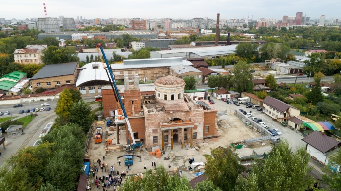 На новой колокольне храма на ВИЗе появился колокол На новой колокольне храма на ВИЗе появился колокол