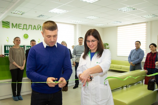<i class="_">Торжественное разрезание ленточки на открытии центра в Новосибирске<br><br></i> <i class="_">Торжественное разрезание ленточки на открытии центра в Новосибирске<br><br></i>