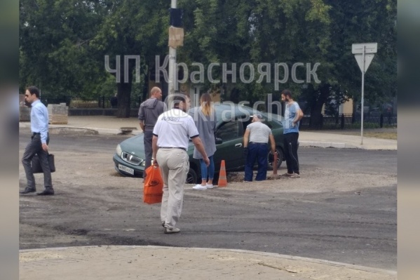 Мужчина проигнорировал знаки о ремонте дорог Мужчина проигнорировал знаки о ремонте дорог