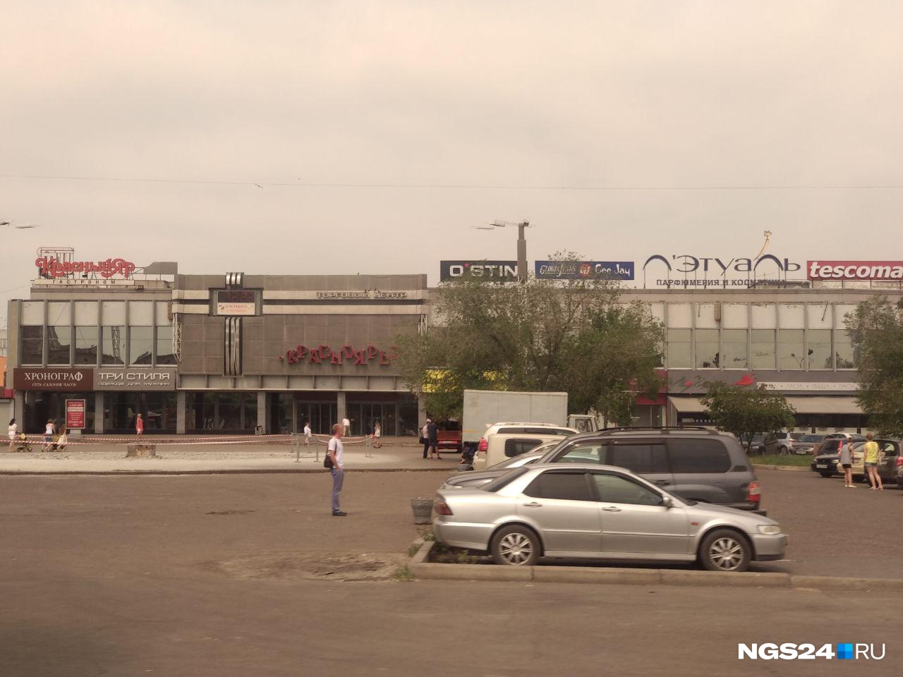 У торгового центра от фонтана вообще <a href="https://ngs24.ru/news/more/62761661/" target="_blank" class="_">уже ничего не осталось</a>. Его убрали ради благоустройства парковки У торгового центра от фонтана вообще <a href="https://ngs24.ru/news/more/62761661/" target="_blank" class="_">уже ничего не осталось</a>. Его убрали ради благоустройства парковки 