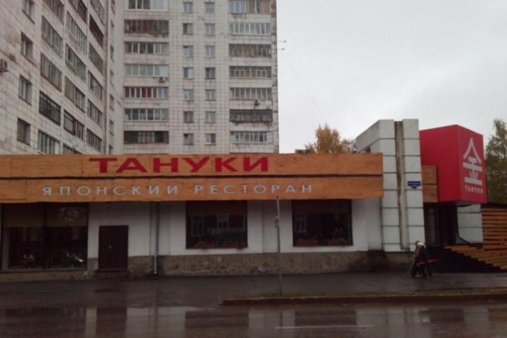 Рестораны находятся в одном здании, по соседству Рестораны находятся в одном здании, по соседству