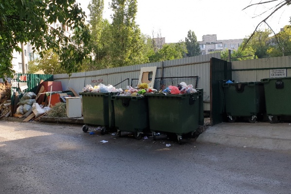 Двор выглядит удручающе Двор выглядит удручающе