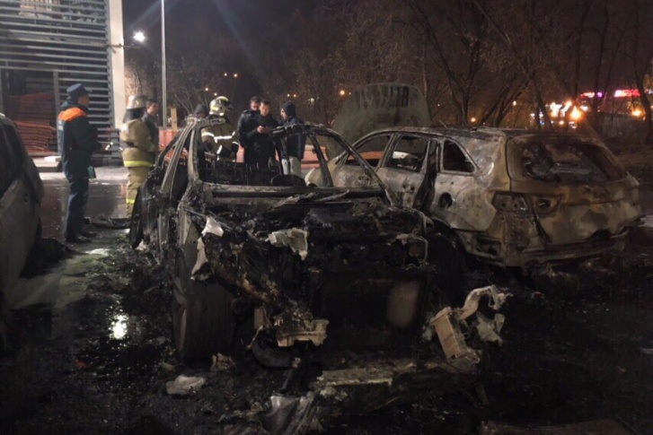 Автомобили в Гордеевке загорелись после взрыва Автомобили в Гордеевке загорелись после взрыва