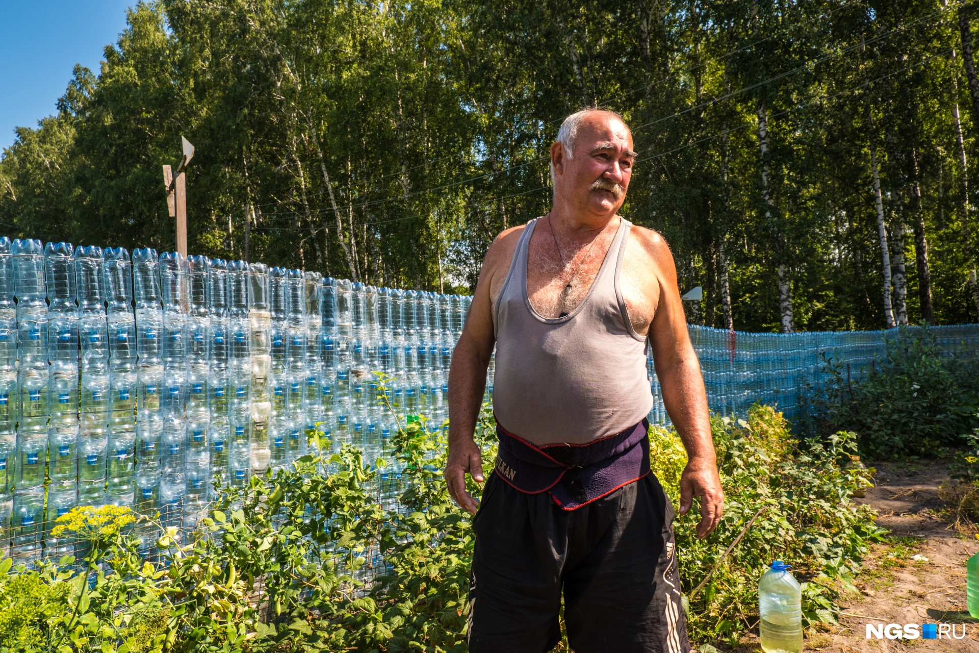 На строительстве заборов Геннадий Иванович не одну бутылку выпил На строительстве заборов Геннадий Иванович не одну бутылку выпил