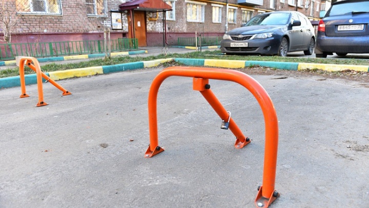 В Ярославле повысят штрафы за парковку на газонах. А также за захват мест для стоянки во дворах