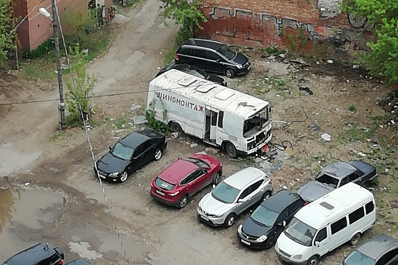 В Самаре демонтируют автобус-заброшку: ПАЗик ждет своего часа с мая 2019 года