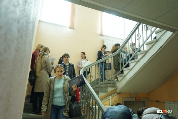Родители могут приходить в районные управления образования и писать заявления на смену мест с 15 мая Родители могут приходить в районные управления образования и писать заявления на смену мест с 15 мая