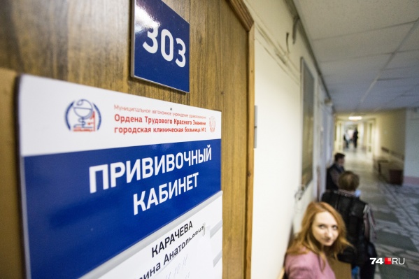 Врачи призывают ставить прививки прежде всего маленьким детям и взрослым с хроническими заболеваниями Врачи призывают ставить прививки прежде всего маленьким детям и взрослым с хроническими заболеваниями