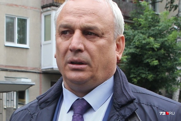 По версии следствия, Сергей Польянов, будучи главой управы ЦАО, позвонил директору стройфирмы и заставил его сняться с торгов на ремонт дворовых территорий По версии следствия, Сергей Польянов, будучи главой управы ЦАО, позвонил директору стройфирмы и заставил его сняться с торгов на ремонт дворовых территорий 