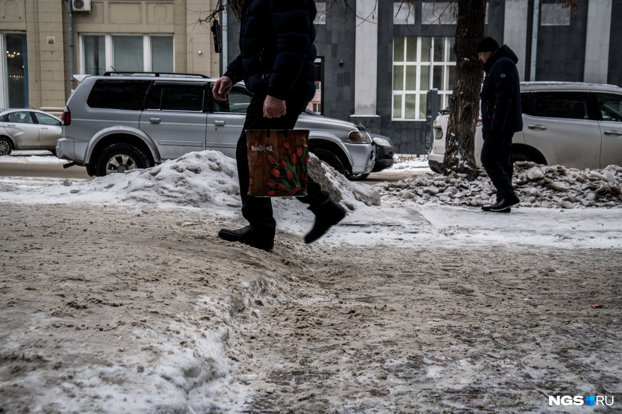 Гололед будет. Гололед в Новосибирске. Гололед в городе. Большой гололед.