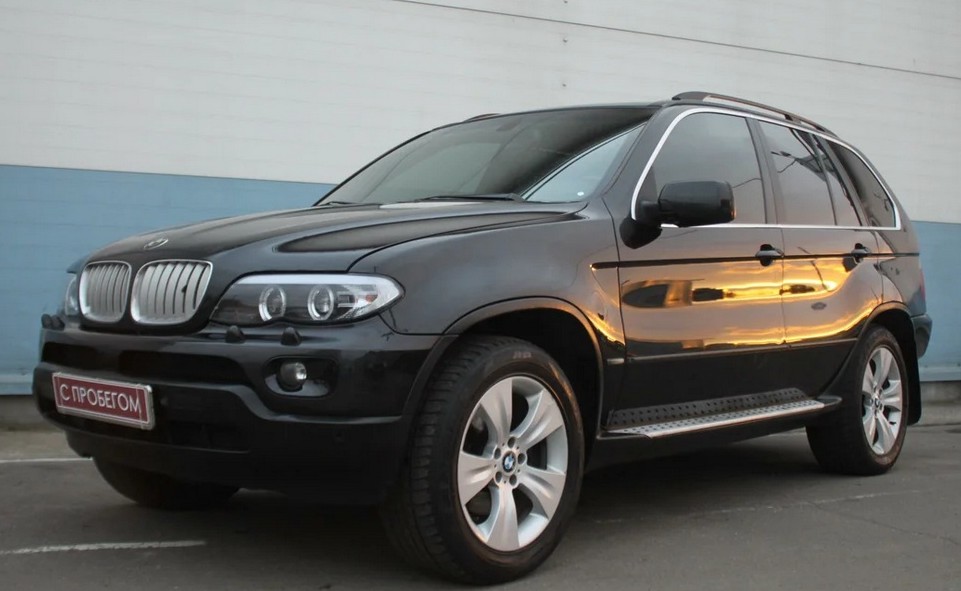 BMW X5 — выбор банальный, но для пускания пыли в глаза лучше не придумаешь BMW X5 — выбор банальный, но для пускания пыли в глаза лучше не придумаешь