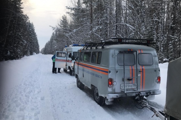 Чтобы добраться до заболевшей туристки, понадобились снегоходы и уазики Чтобы добраться до заболевшей туристки, понадобились снегоходы и уазики