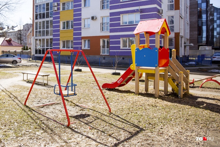 Теперь при застройке кварталов нужно будет отводить побольше места для детских площадок и для парковок