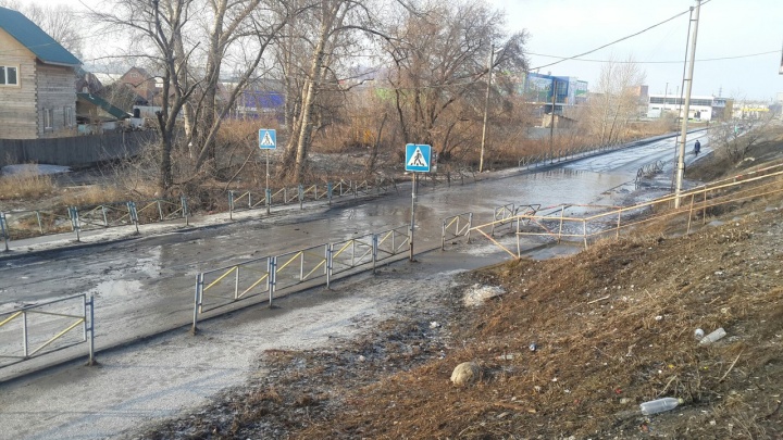 Море вместо дорог: Новосибирск залило талой водой
