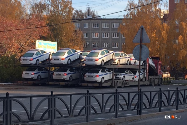 Фото новых автомобилей, сделанное утром в понедельник Фото новых автомобилей, сделанное утром в понедельник