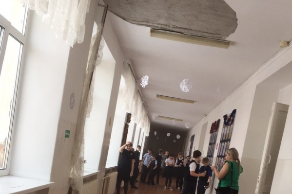 По предварительным данным, площадь обрушения составила полтора квадратных метра<br> По предварительным данным, площадь обрушения составила полтора квадратных метра<br>