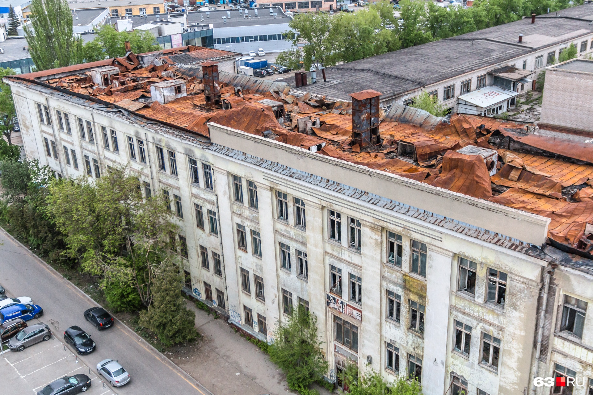 Дом с завода. Дом печати Самара. Дом печати Самара заброшка. Дом печати Самара фото. Дом печати Самара крыша.