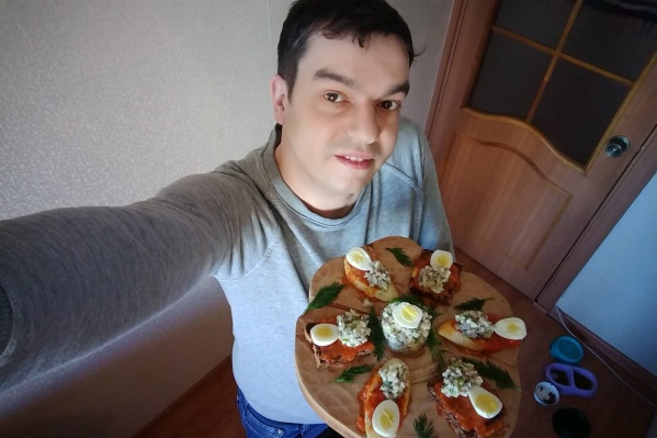 Новосибирский блогер Михаил Докукин попал в кулинарный Instagram-баттл «Я умею готовить» и начал борьбу за приз в 350 тысяч рублей Новосибирский блогер Михаил Докукин попал в кулинарный Instagram-баттл «Я умею готовить» и начал борьбу за приз в 350 тысяч рублей