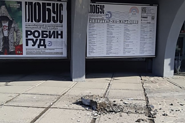 Упавший кусок бетона напугал прохожих Упавший кусок бетона напугал прохожих