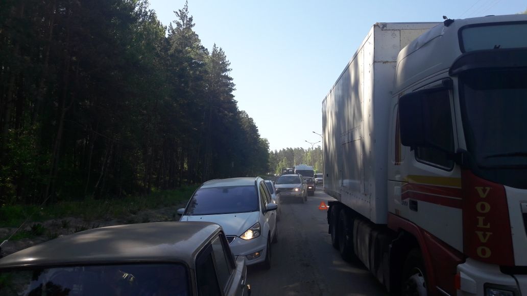 Пробка на Бердском шоссе в Советском районе Пробка на Бердском шоссе в Советском районе