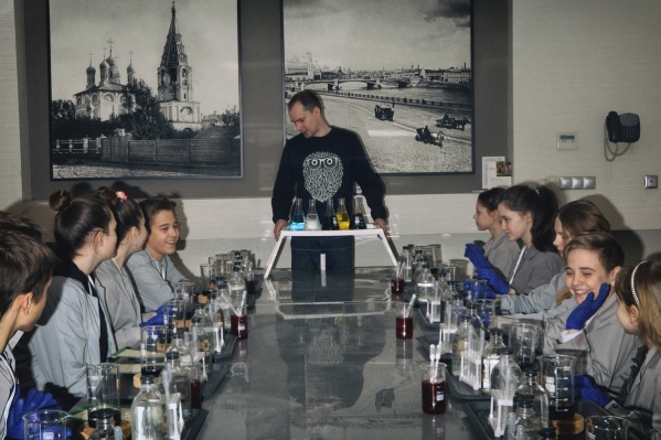 В этот раз создатели проекта посвятили программу классическим приборам и методам, на которых стоит все здание современной химии В этот раз создатели проекта посвятили программу классическим приборам и методам, на которых стоит все здание современной химии