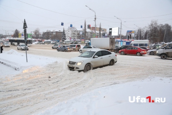 Из-за метели водителей предупреждают об ухудшении видимости Из-за метели водителей предупреждают об ухудшении видимости