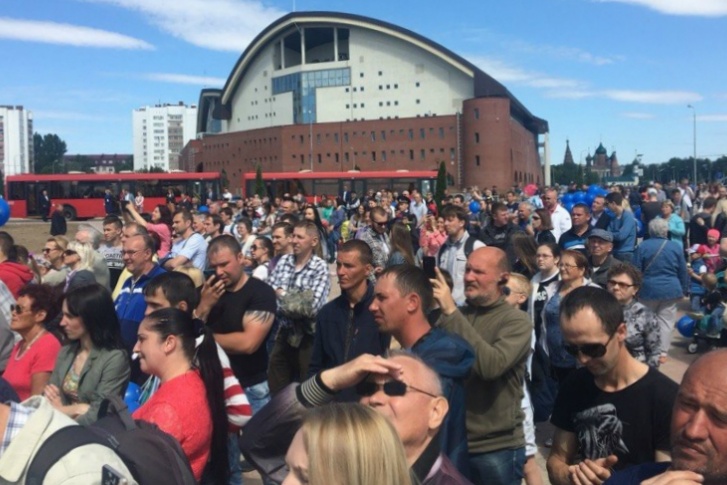 В День города в Ярославле дорогами в центре будут пользоваться пешеходы, а не автомобилисты В День города в Ярославле дорогами в центре будут пользоваться пешеходы, а не автомобилисты
