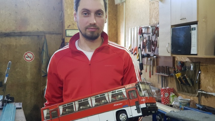 Колёса из шайб, стекло от кабриолета: южноуралец собрал «Икарус» Челябинск — Курган в подарок отцу-водителю