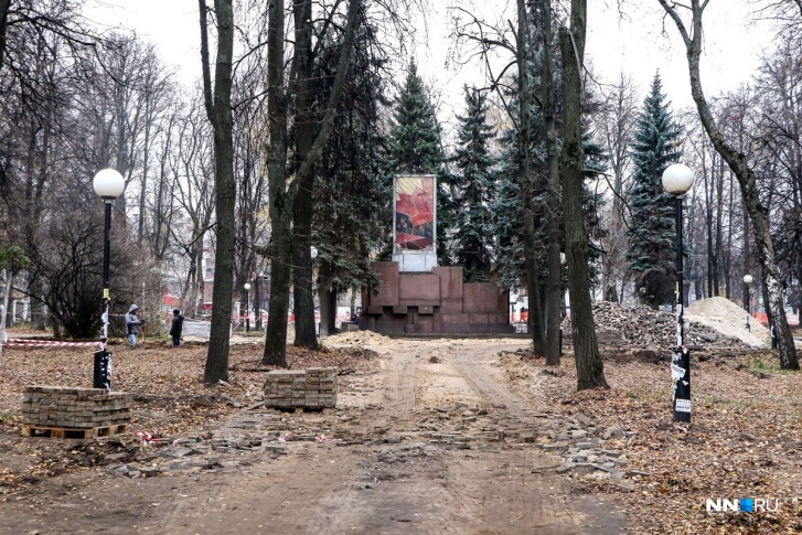 Памятник революционерам 1905 года тоже пообещали отреставрировать Памятник революционерам 1905 года тоже пообещали отреставрировать