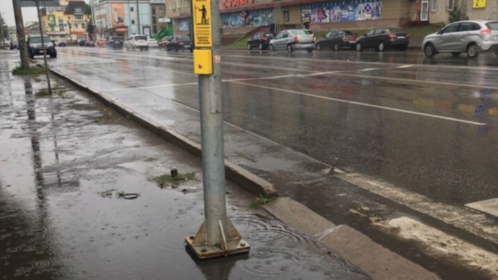 «Это унизительно»: урбанисты раскритиковали светофоры с кнопкой для пешеходов