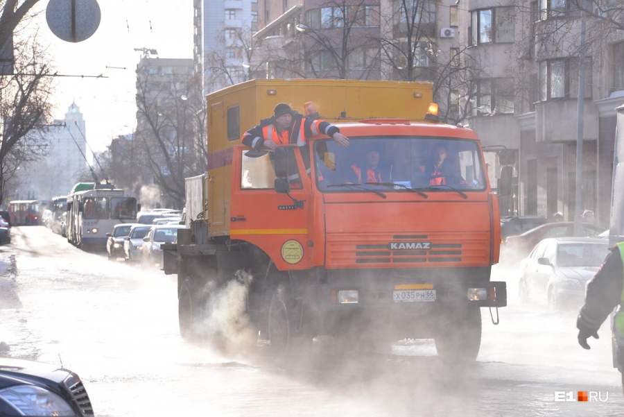 Жителям 26 домов на Эльмаше вернули отопление и горячую воду Жителям 26 домов на Эльмаше вернули отопление и горячую воду
