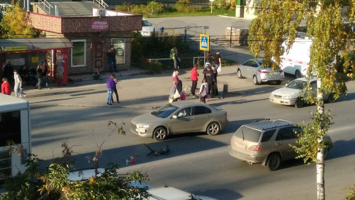 Вчера её здесь ещё не было Вчера её здесь ещё не было