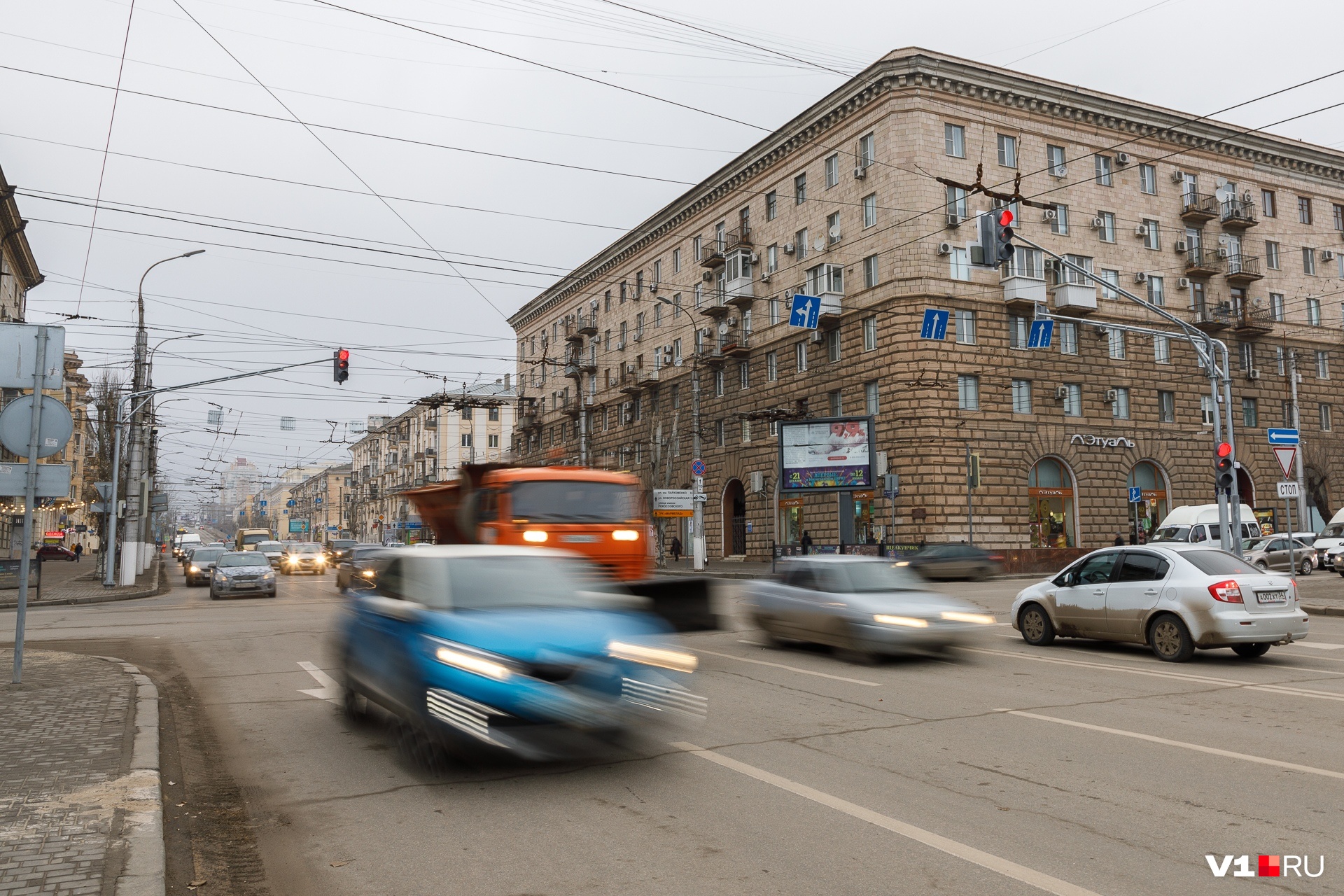 Перекресток Комсомольской с проспектом Ленина лидирует в Волгограде по числу аварий Перекресток Комсомольской с проспектом Ленина лидирует в Волгограде по числу аварий
