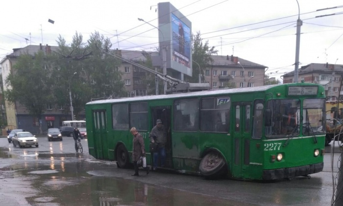 Колесо отвалилось во время движения Колесо отвалилось во время движения