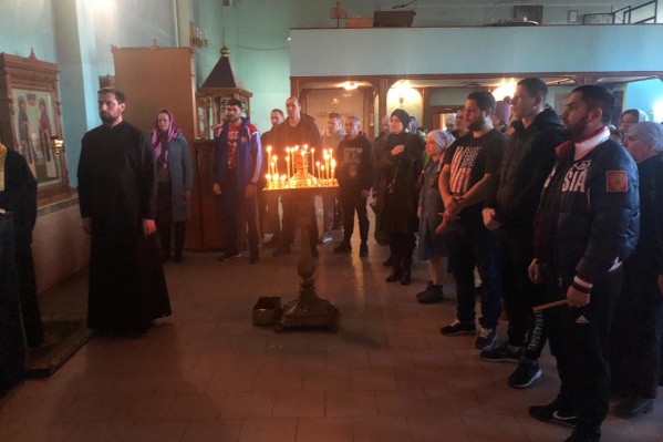 На богослужение пришли в основном мужчины На богослужение пришли в основном мужчины