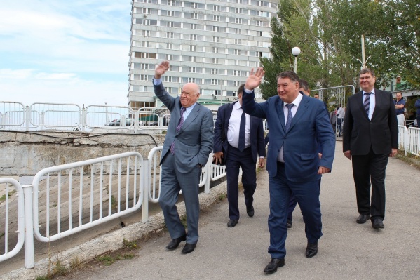 Геннадий Гридасов (в центре) руководил министерством с 2010 года Геннадий Гридасов (в центре) руководил министерством с 2010 года