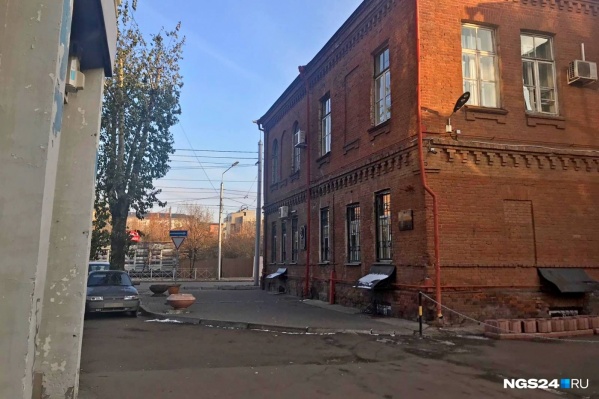 Узнать по поводу обеспечения лекарствами можно в краевом Центре СПИД Узнать по поводу обеспечения лекарствами можно в краевом Центре СПИД 