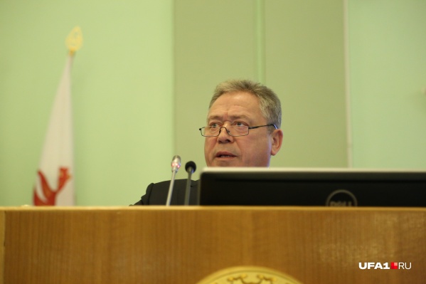 Сити-менеджер предложил еще раз вернуться к обсуждению вопроса о закупке спецтехники Сити-менеджер предложил еще раз вернуться к обсуждению вопроса о закупке спецтехники