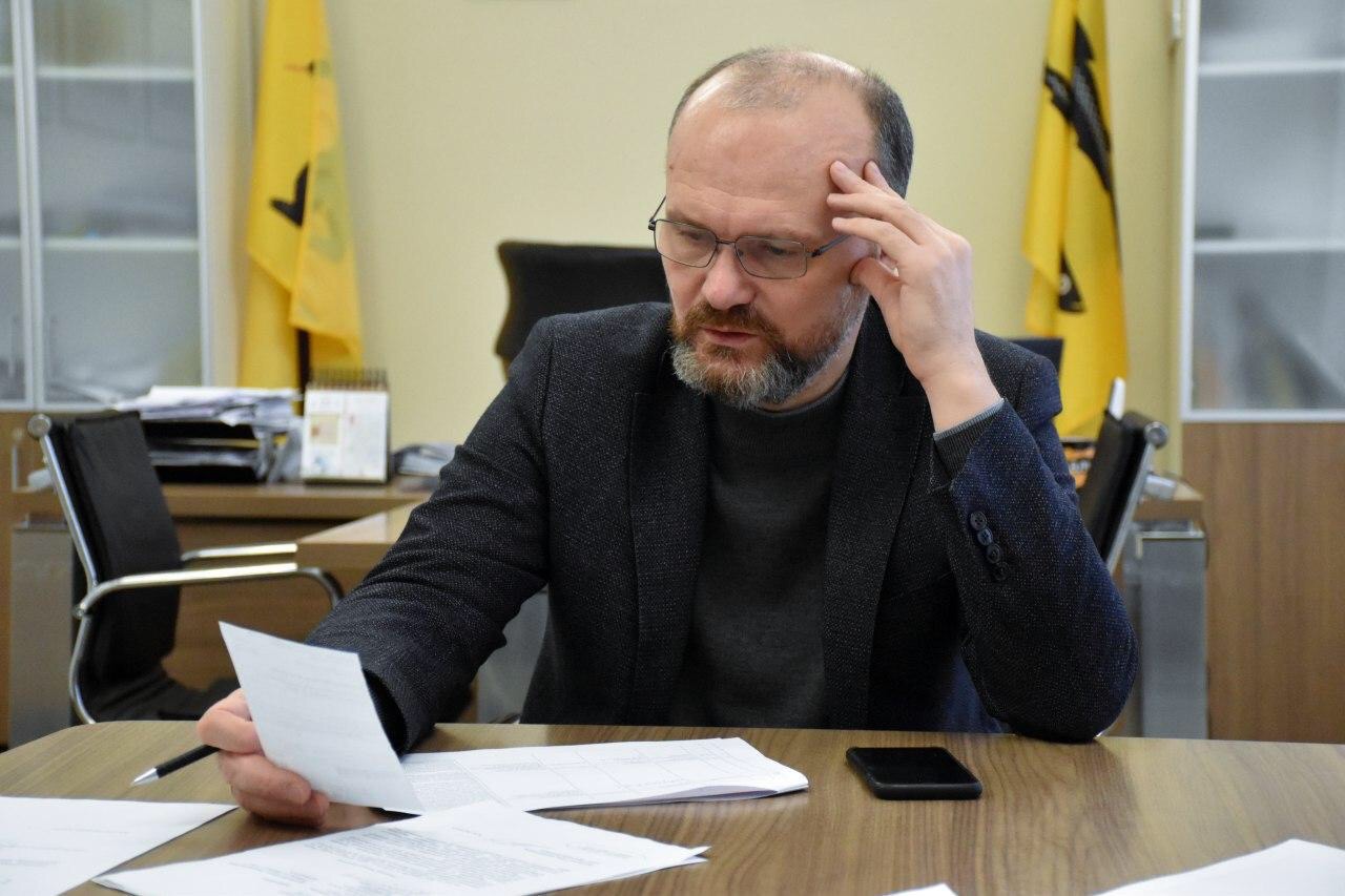 Главу Переславля-Залесского привлекли к ответственности за брошенных в глухой деревне детей