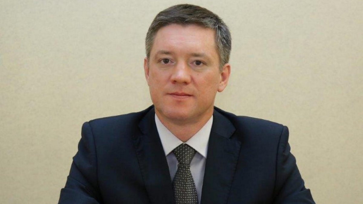Дмитрий Оленников сейчас возглавляет, пожалуй, самый интеллигентный район Новосибирска — Советский. А кем он был до того, как его карьера пошла в гору?
