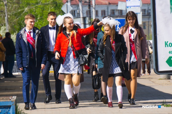 Сегодня можно и нужно было хорошенько повеселиться с друзьями, ведь впереди ЕГЭ Сегодня можно и нужно было хорошенько повеселиться с друзьями, ведь впереди ЕГЭ