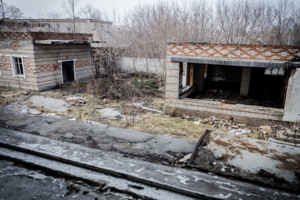 Его пытались продать несколько раз, но покупателя так и не находили Его пытались продать несколько раз, но покупателя так и не находили