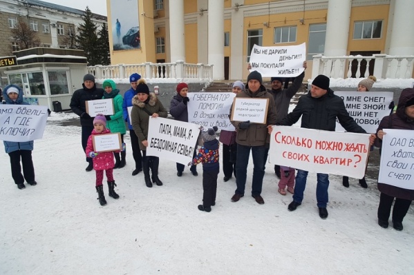 Акция 25 октября была успешной — на следующий день в ЖК «Апельсин» приехали все представители власти и участвующих в сдаче домов организаций Акция 25 октября была успешной — на следующий день в ЖК «Апельсин» приехали все представители власти и участвующих в сдаче домов организаций