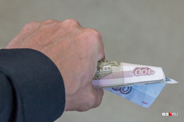 Право на ежемесячную выплату имеют малоимущие семьи или малоимущие одинокие люди Право на ежемесячную выплату имеют малоимущие семьи или малоимущие одинокие люди
