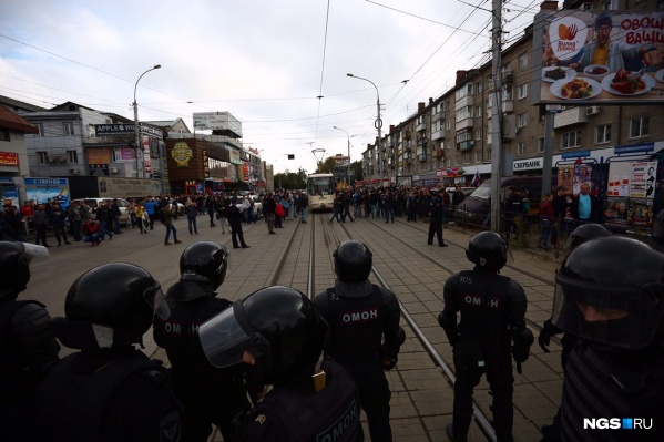 Полиция продолжает задерживать участников несогласованного митинга 9 сентября Полиция продолжает задерживать участников несогласованного митинга 9 сентября