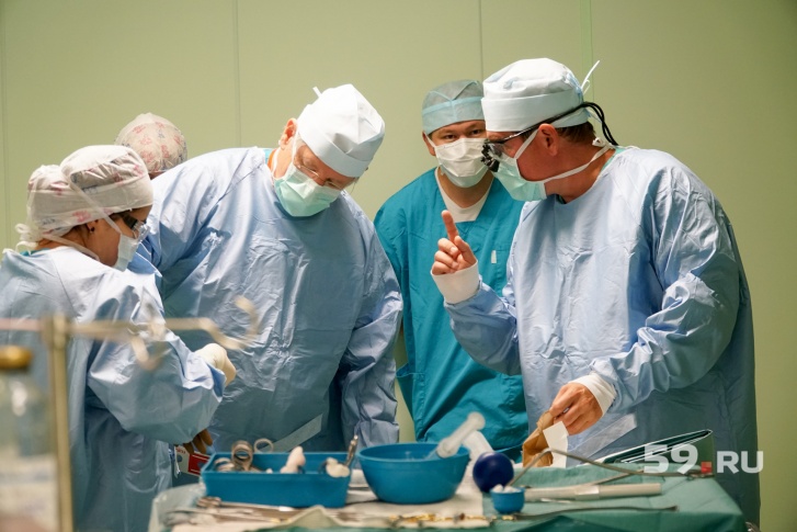 Кардиохирурги готовятся к операции