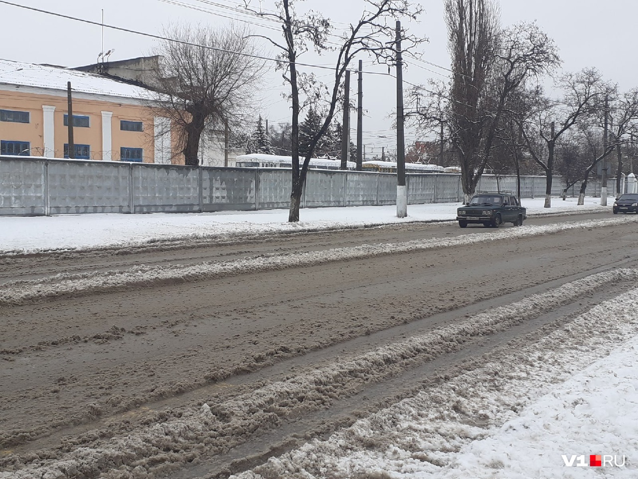 Работали всю ночь: мэрия Волгограда отчиталась об уборке городских улиц